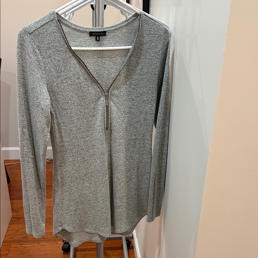 Dynamite Light Gray Zipper Blouse
